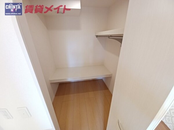 収納(同じ物件、別部屋の写真です。)