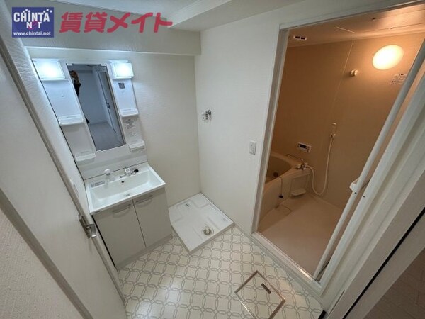 洗面設備(同じ物件、別部屋の写真です)