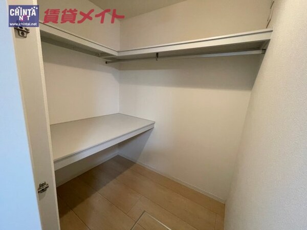 収納(同物件別部屋の写真となります)