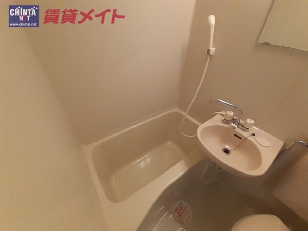 バス・シャワールーム(バス同物件別部屋の写真)