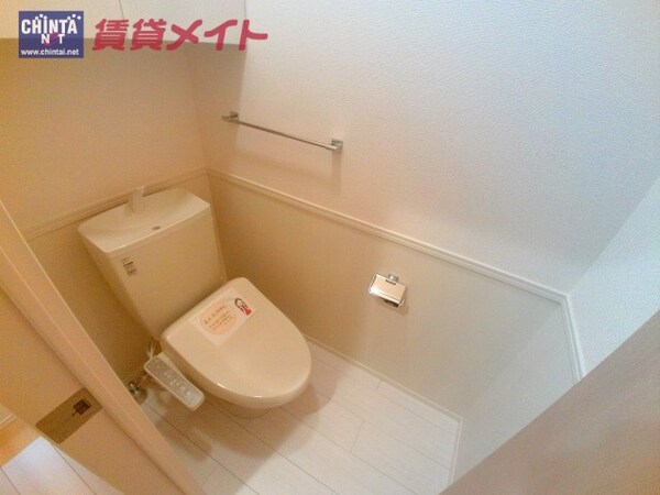 トイレ(同型部屋写真です)
