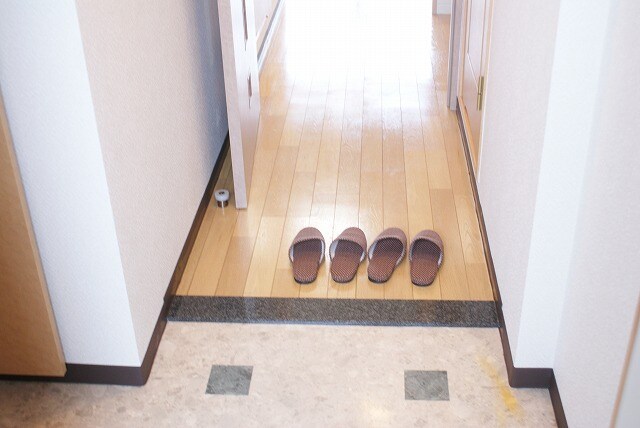 物件内観写真2　(玄関)