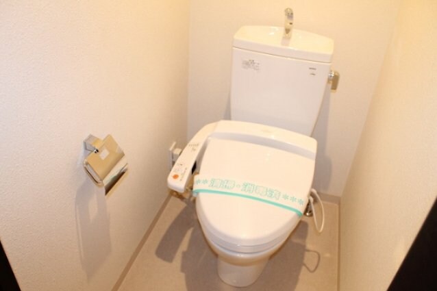 物件内観写真9　(温水洗浄便座)