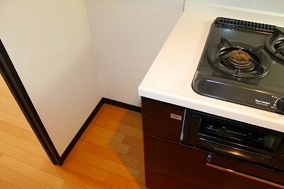 物件内観写真12　(キッチンの横に冷蔵庫が置けます。)