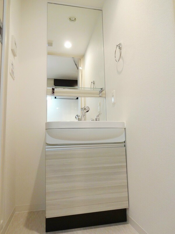 物件内観写真11　(シャンプードレッサー付き独立洗面所)