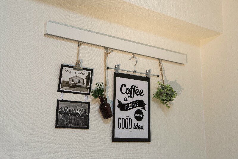 物件内観写真14　(部屋にはフックつきのピクチャーレール有！)