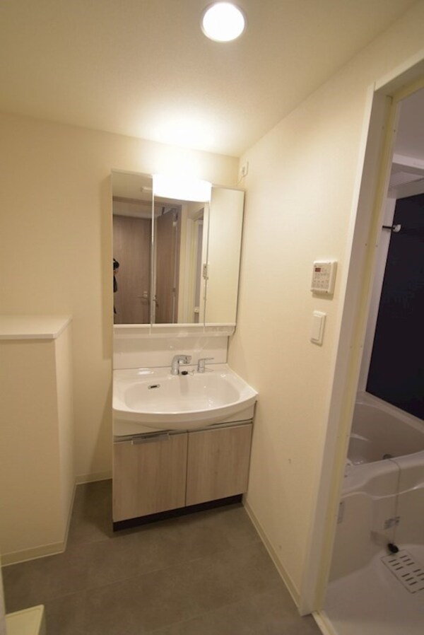 独立洗面台(同施工会社の同仕様写真です。)