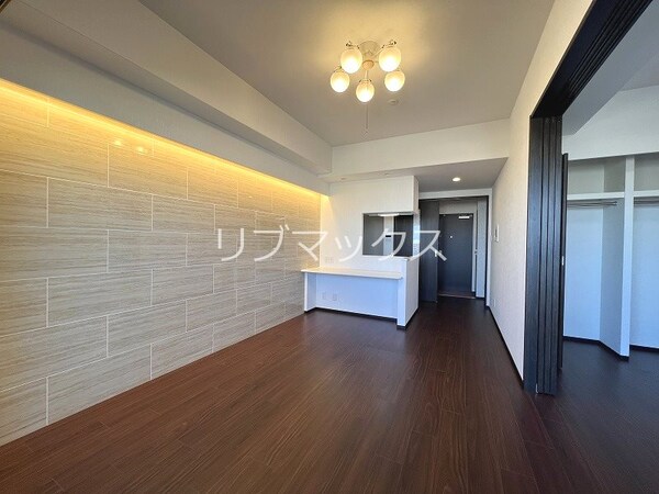 居室(★床カラーパターン偶数階:ホワイト基調 奇数階:ブラウン基調)