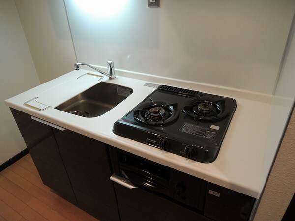 キッチン(シャワー付き洗面台!!忙しい朝にも便利です!!)