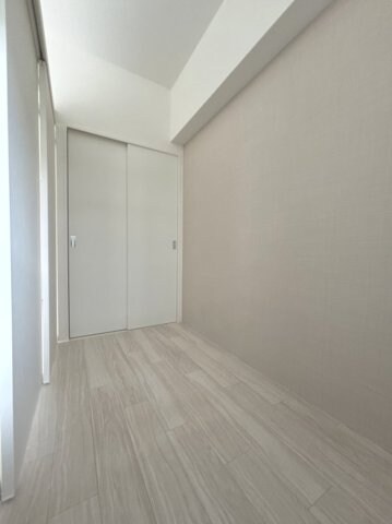物件内観写真15　(壁紙の色は部屋によって違います。)