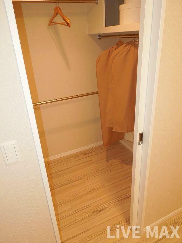 物件内観写真13　(ウォークインクローゼット)