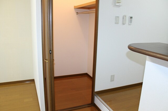 物件内観写真13　(ウォークインクローゼット)