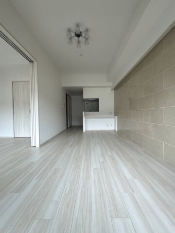 物件内観写真7　(カラーパターン偶数階:ホワイト基調 奇数階:ブラウン基調)