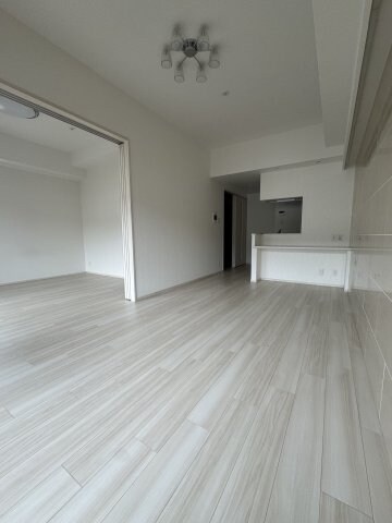 物件内観写真18　(カラーパターン偶数階:ホワイト基調 奇数階:ブラウン基調)