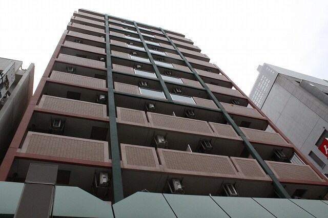 物件外観写真1　(オシャレなタイル張り外観！)