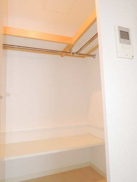 物件内観写真11　(ウォークインクローゼット)