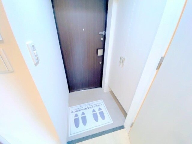 物件内観写真4　(玄関)