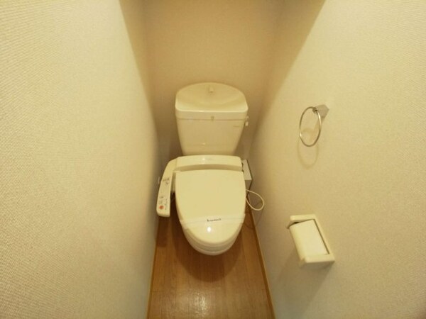 その他(明るく清潔感のあるトイレ。温水洗浄便座　完備！！)