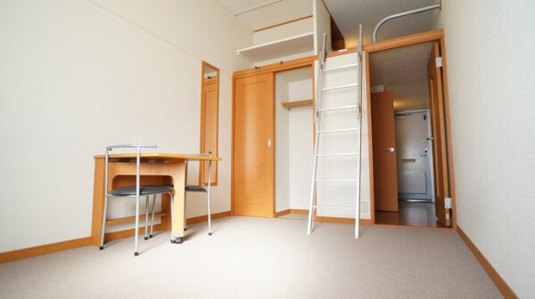 居室(人気のロフトタイプ！お部屋が広々使えて便利です！)