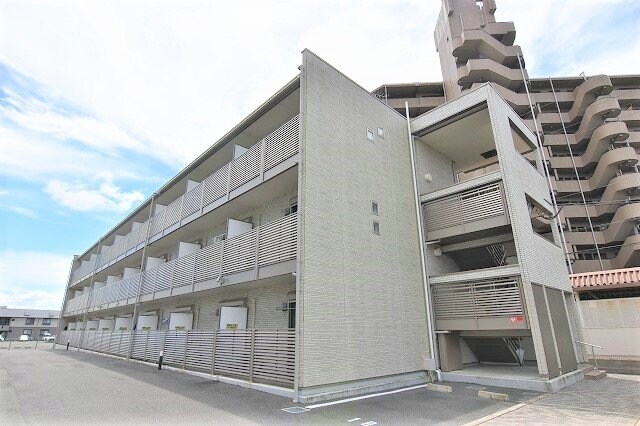 クレイノコミンチャーレドゥーエの物件外観写真