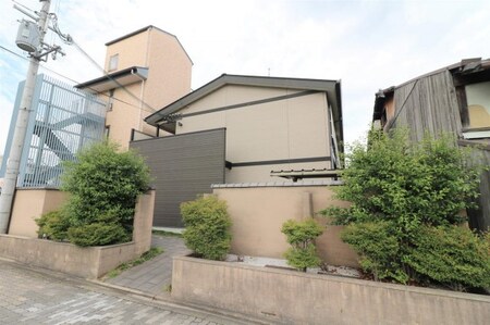 レオパレス川端御池外観写真
