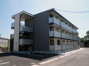 レオパレス阿保外観写真