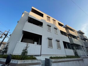 Polykatoikia N（ﾎﾟﾘｶﾃｲｷｱｴﾇ）外観写真