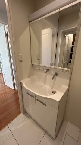 物件内観写真6　(使いやすい洗面所です)