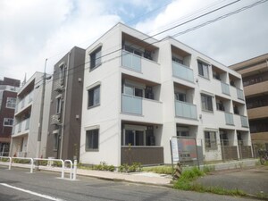 Prendre Simons（ﾌﾟﾗﾝﾄﾞｰﾙ ｼﾓﾝｽﾞ）外観写真