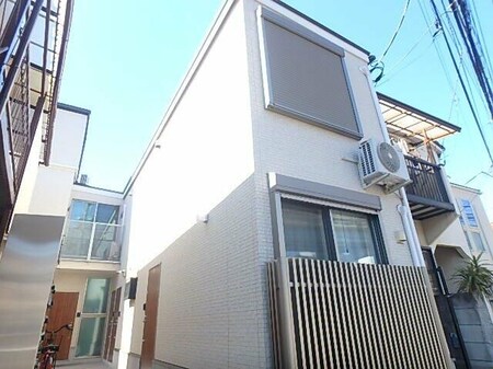 アガルイエ岸町外観写真