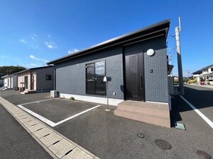 ライフステージD棟外観写真
