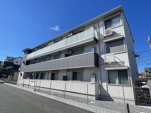 ロイヤルレジデンス（下依知３）外観写真