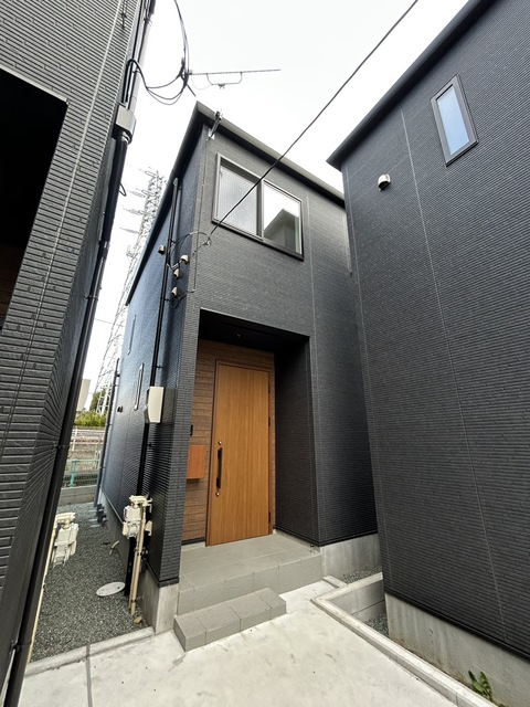 ＱＬＡＺＯ　寒川町一之宮戸建て　２号棟