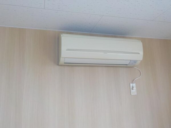 空調設備(居間設置のエアコン)