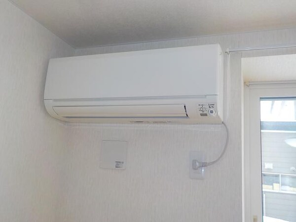 空調設備(居間設置の寒冷地用エアコン)