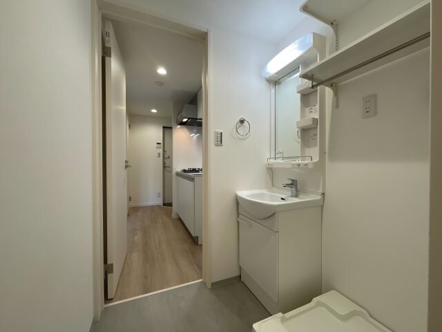 物件内観写真3　(スペースが確保できる洗面所です)