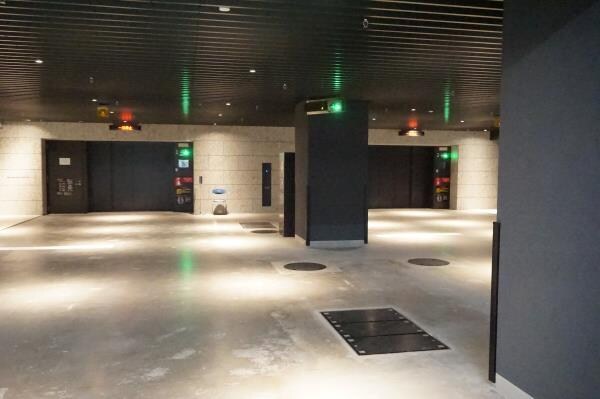 物件外観写真4　(駐車場があるので、車を買う予定の方も安心です)