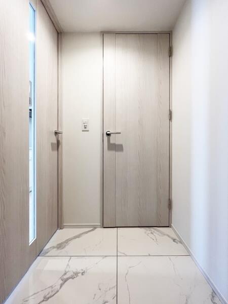 物件内観写真10　(落ち着いた玄関です)