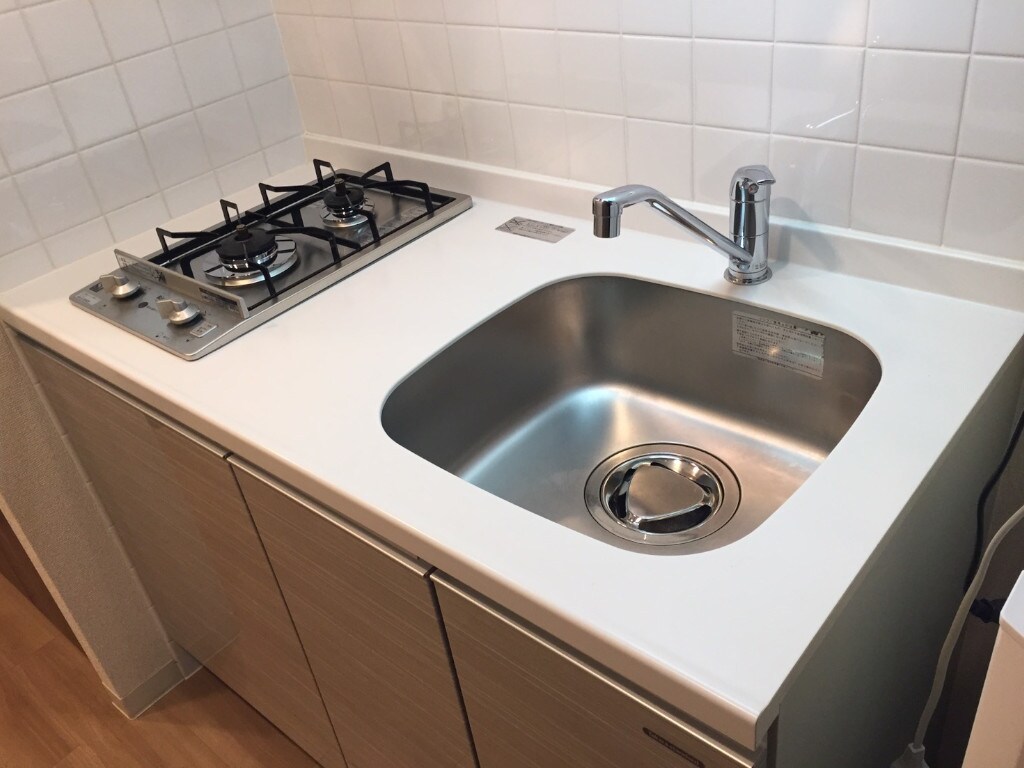 物件内観写真3　(明るい色調の室内です)