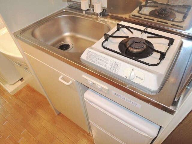 物件内観写真3　(明るい色調の室内です)