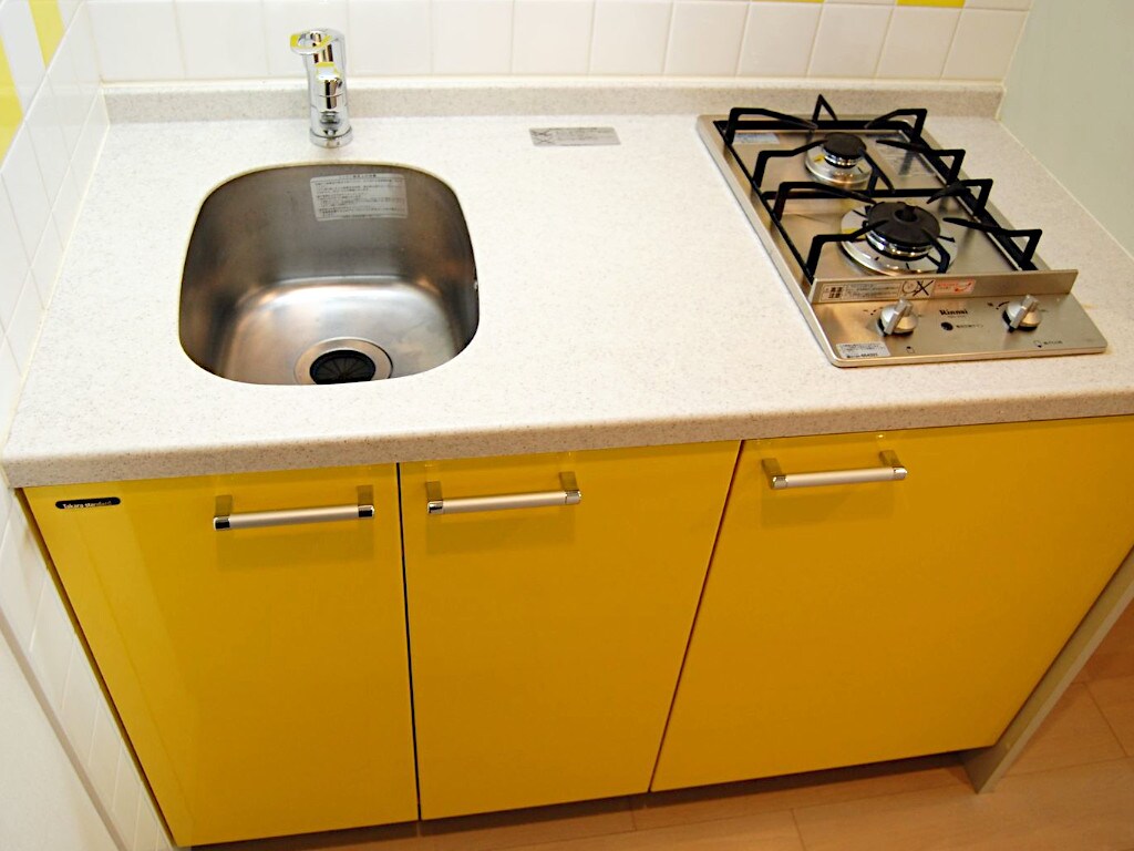 物件内観写真3　(明るい色調の室内です)