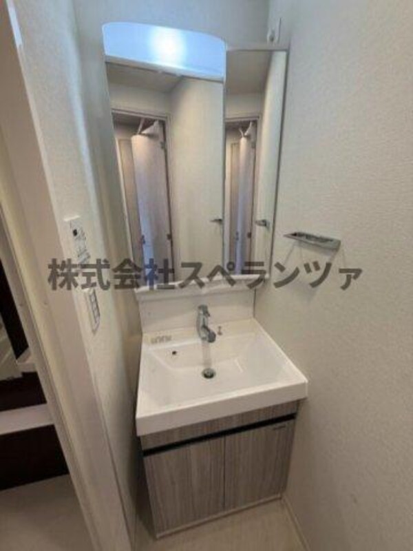 独立洗面台