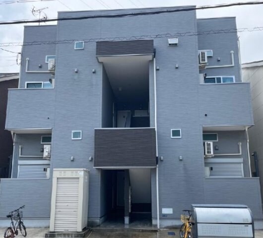 物件外観写真1　(外観は落ち着いています)