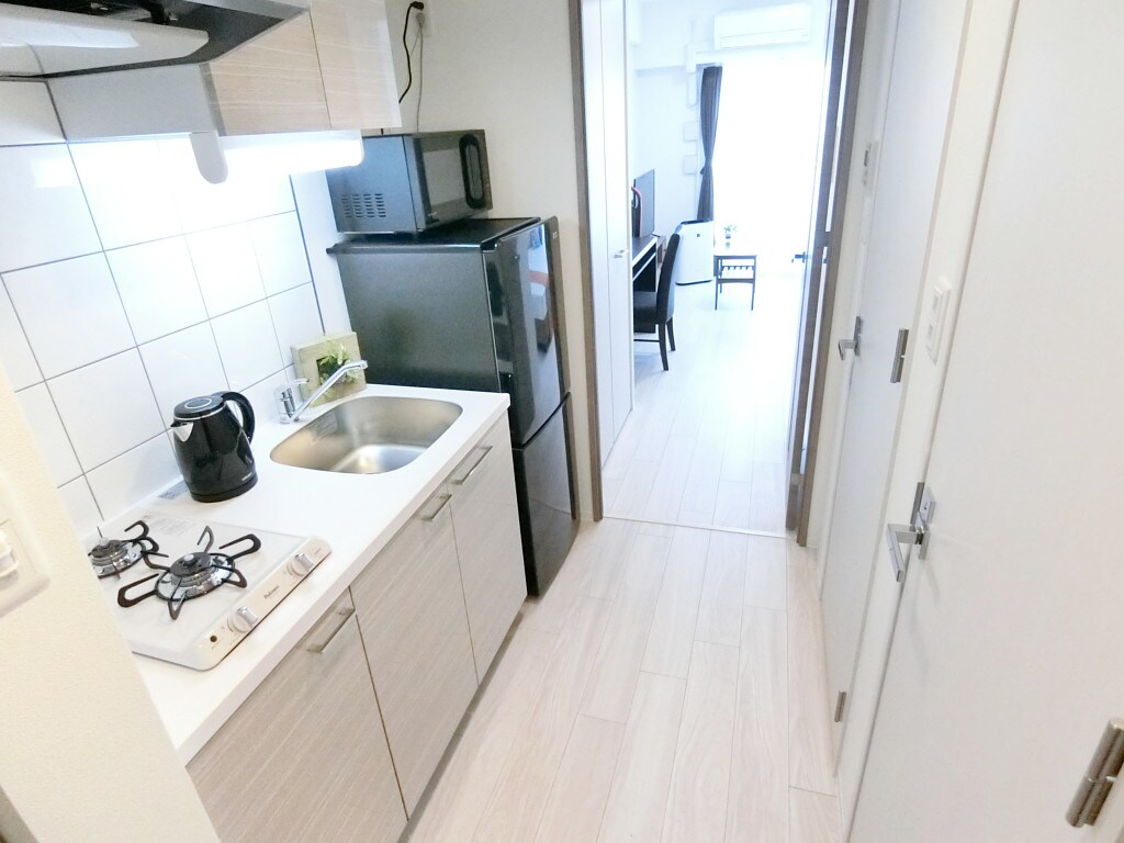 物件内観写真5　(明るい色調の室内です)