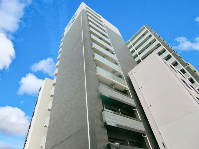 物件外観写真1　(外観は落ち着いています)