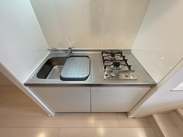 キッチン(コンパクトなキッチンで掃除もラクラク)