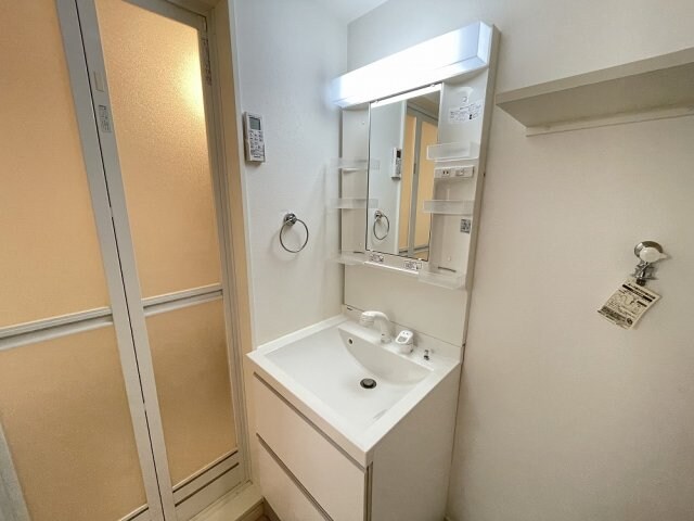 物件内観写真8　(独立洗面化粧台付き)