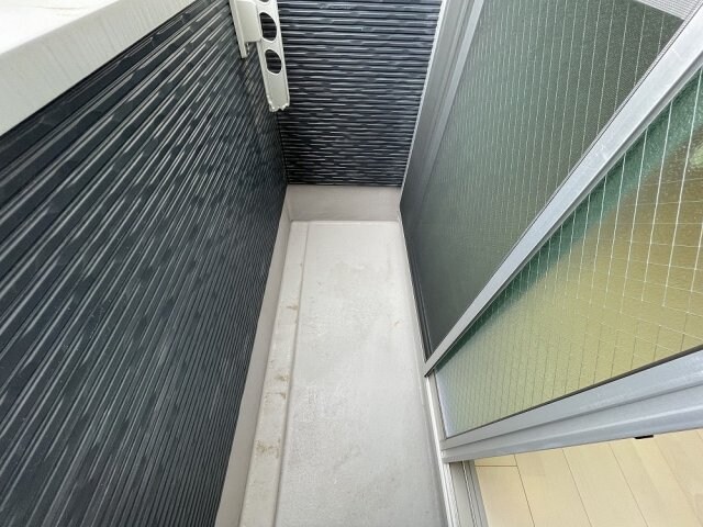 物件内観写真11　(広々としたバルコニーです)