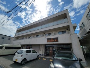 ジュネス宝殿駅前外観写真