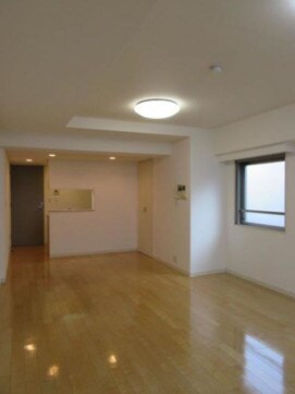 物件内観写真6　(別号室の写真)